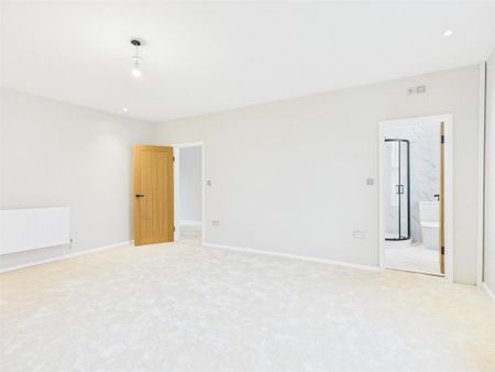 4 bedroom semi-detached house to rent - Photo 4