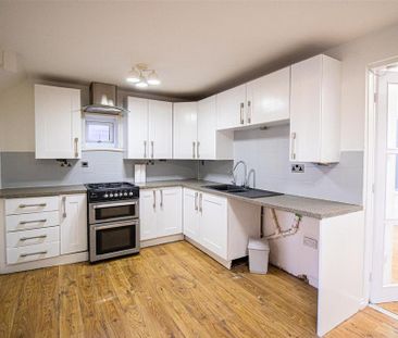 4 bedroom semi-detached house to rent - Photo 6