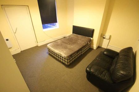 Linden Grove, Beeston, Leeds, LS11 - Photo 3