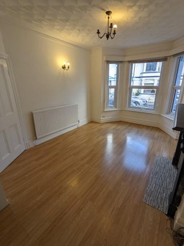 4 bedroom terraced house to rent - Photo 3