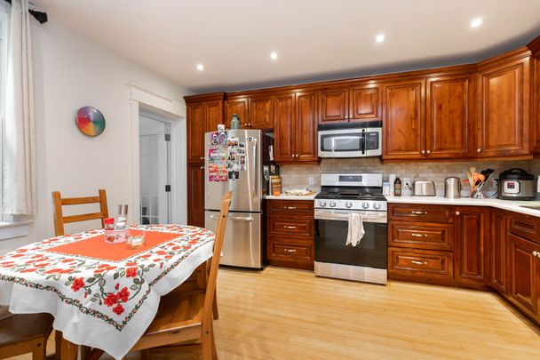 For Lease - 2338 1/2 Queen Street Unit# Main, Toronto, Ontario - Photo 1