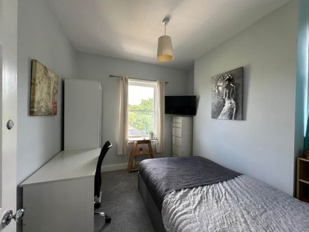 Room 3: Flat 4, 30 Stoke Road, Guildford, GU1 4HR - Photo 5