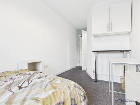 1 bedroom in a house share to rent - Photo 4