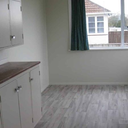 Levin - 3 Bedrooms - Photo 3