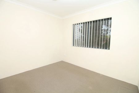 SPACIOUS & WELL POSITIONED 2-BEDROOM APARTMENT! - Photo 3
