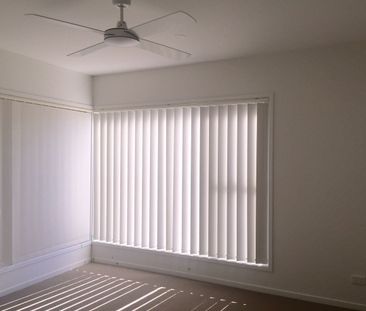 Spacious Family Home in the Heart of Coomera - Photo 4