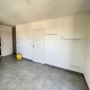 Villeurbanne : En étage élevé T2 avec balcon et garage - Photo 2