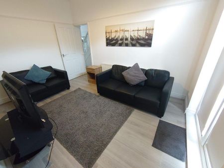 4 bedroom terraced house to rent - Photo 3