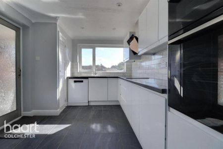 4 bedroom bungalow to rent - Photo 3