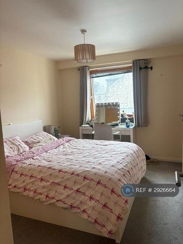 1 bedroom in a flat share to rent - Photo 4