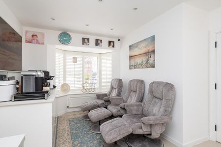 4 bedroom detached house to rent - Photo 2