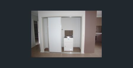 Centre of Attention! - Photo 3