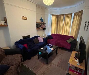 4 bedroom semi-detached house to rent - Photo 1