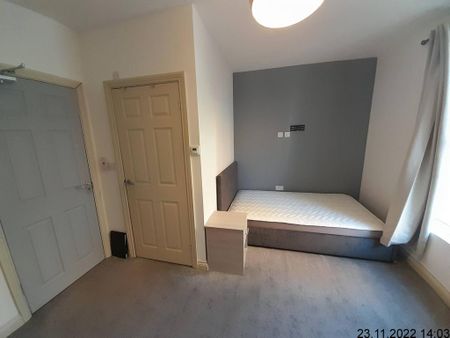 1 bedroom in a house share to rent - Photo 4