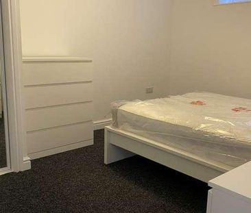 Bedroom Student Flat - Available Now, LN5 - Photo 2