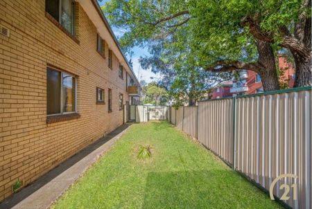 Ground Floor&comma; 2 Bedroom Unit in the Heart of Fairfield&excl; - Photo 3