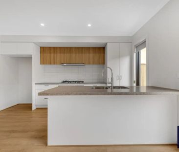 “NEAR NEW STUNNING 4 BEDROOM HOME FOR RENT IN WERRIBEE CLOSE TO SCH... - Photo 2