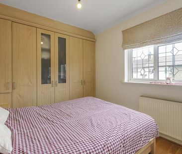 End Of Terrace House to rent - Pendragon Road, Bromley, BR1 - Photo 6