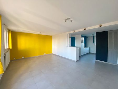 Location Appartement 4 pièces 62m² ROANNE 42300 - Photo 2