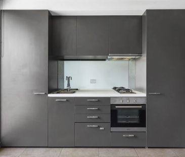 Chic Studio Living in the Heart of Vibrant South Yarra - Photo 5