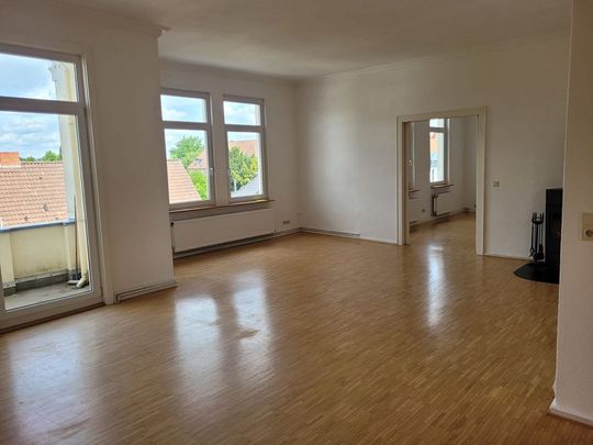 Schöne 4-Zimmer Altbauwohnung in zentraler Lage - Photo 1