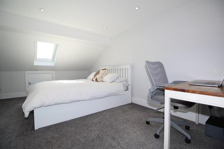 4 Bedroom House - Terraced To Let - Photo 2