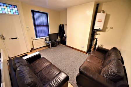 2 bedroom House in Harold Mount, Leeds - Photo 5