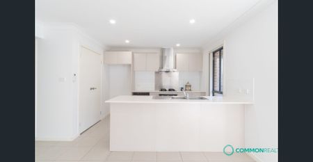 Spacious 4 Bedroom Family Haven - Photo 3