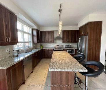 Detached Home For Lease | W9048796 - Photo 2