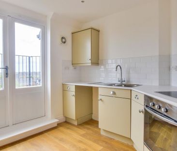 2 bedroom penthouse to rent - Photo 4