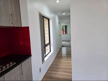 Charming 2BR Flat in Mangere, Auckland - Photo 5