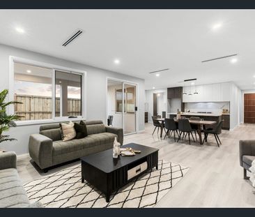 Stylish Modern Masterpiece - Photo 3