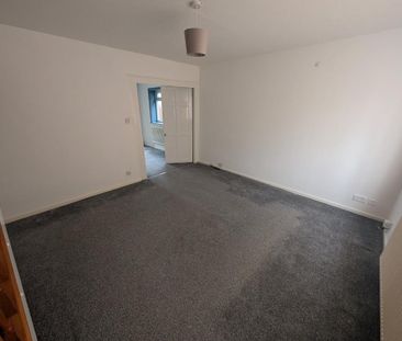 2 bedroom semi-detached house to rent - Photo 5