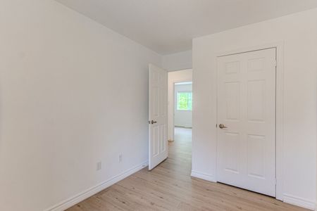 For Lease - 32 54th Street Unit# Upper, Wasaga Beach, Ontario - Photo 3