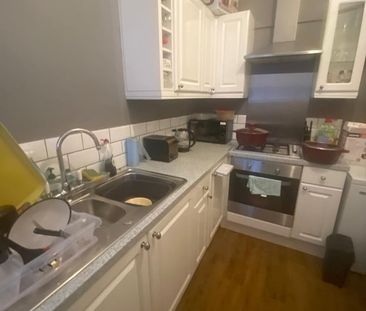 Room in a Shared Flat, St Peters Road, CR0 - Photo 6