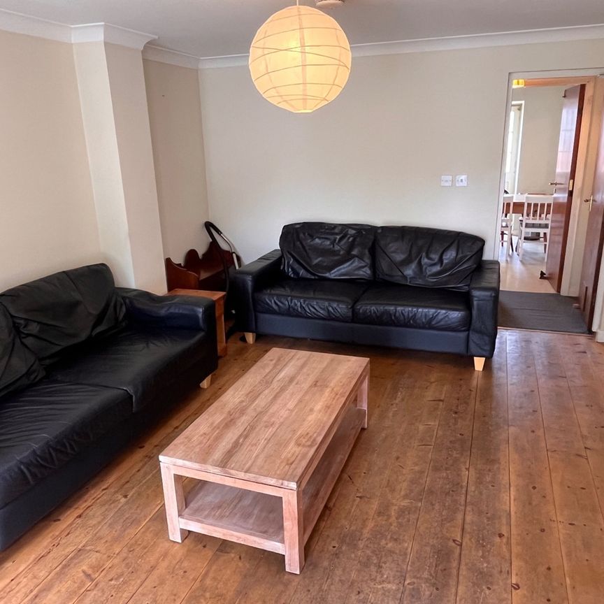 4 Bed End Terrace, Berkeley Close, SO15 - Photo 1