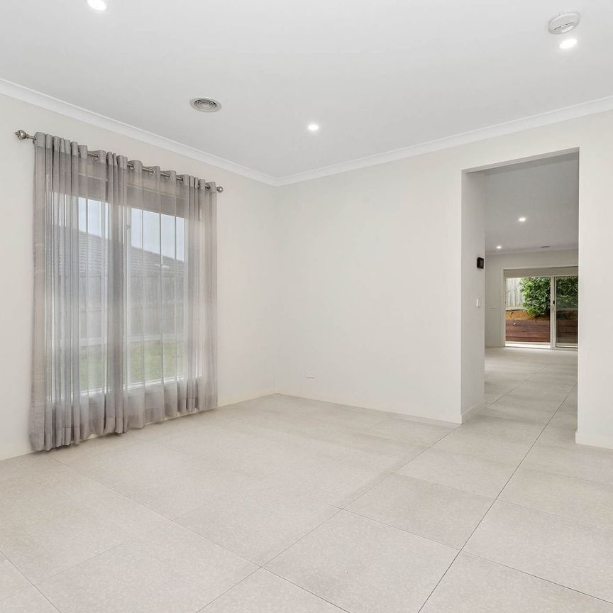 Renovated family home – walking distance to Marymede Catholic College - Photo 1