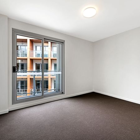 Two bedroom apartment with great views! Storage cage included - Photo 4