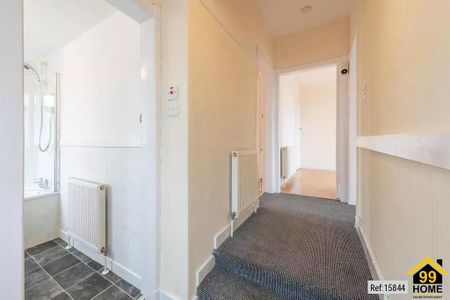 3 bed Flat in Oxgangs Road North , Edinburgh, EH13 9EA - Photo 5