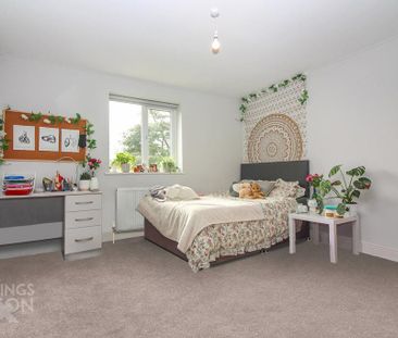 5 bedroom semi-detached house to rent - Photo 2