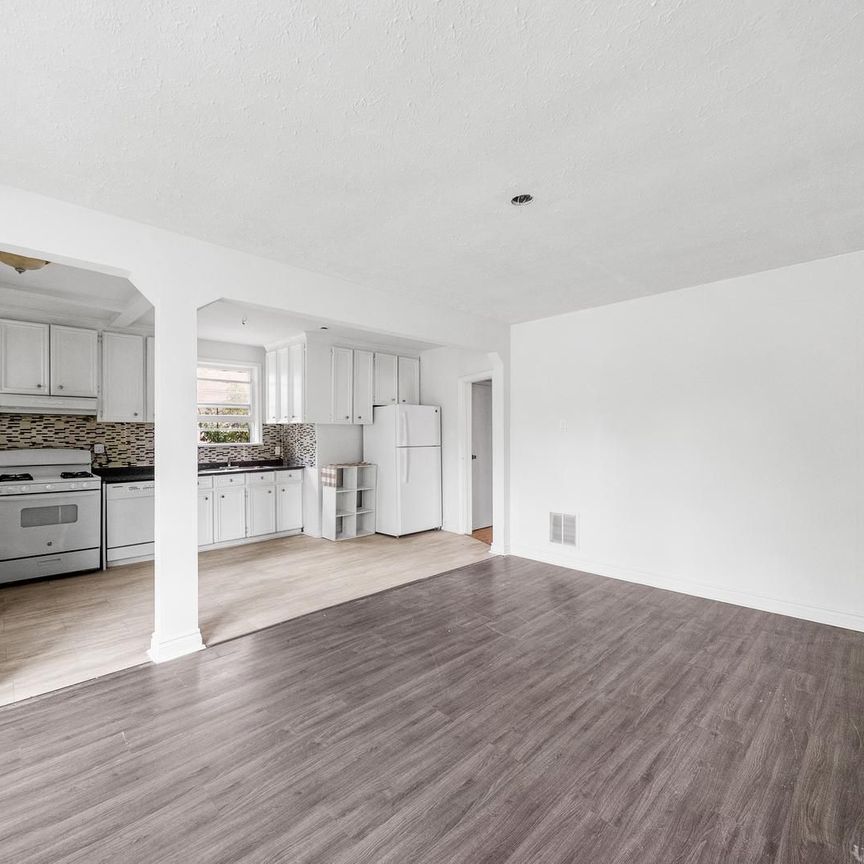 For Lease - 17 Pleasant Avenue Unit# Main, Toronto, Ontario - Photo 1