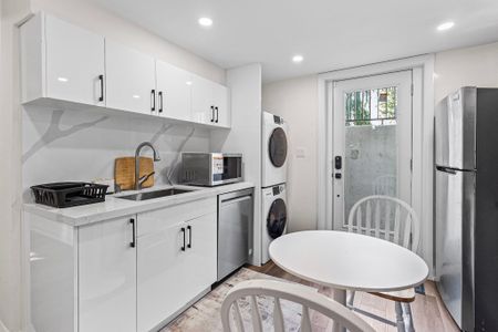 For Lease - 523 Pinegrove Road Unit# Lower, Oakville, Ontario - Photo 3