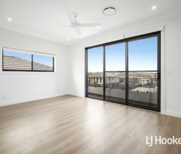 Stunning Brand New 5 Bedroom Home - Photo 6