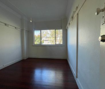 Spacious Two-Bedroom Flat with Ample Parking in Summer Hill - Photo 4