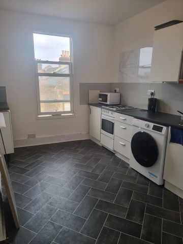 Room in a Shared Flat, High Road Leytonstone, E15 - Photo 4