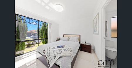 Modern Family Living with a Sparkling Pool ! - Photo 5