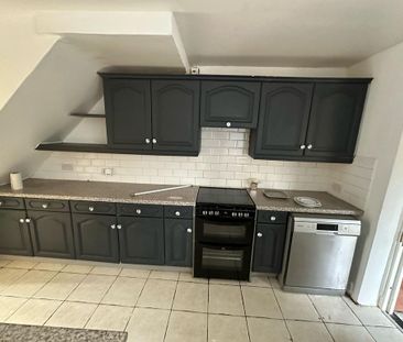 3 bedroom terraced house to rent - Photo 5