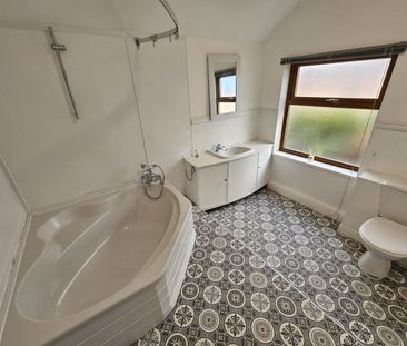 3 bed Terraced - To Let - Photo 3