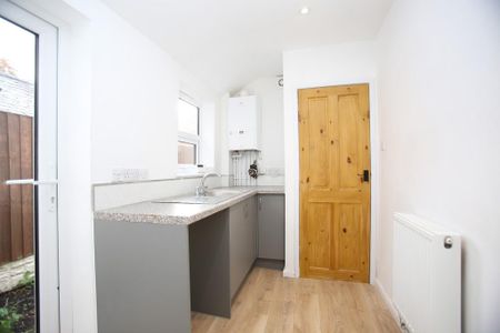 3 bedroom terraced house to rent - Photo 3