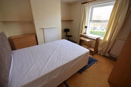 To Rent Kinson Road, Wallisdown, Bournemouth, BH10 £1,640 pcm Tenancy Info - Photo 2